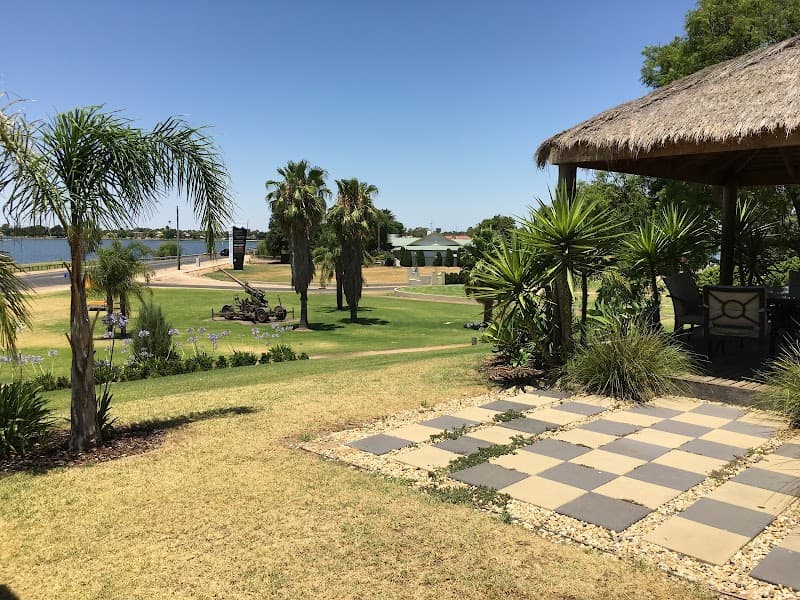 Capricorn Motor Inn