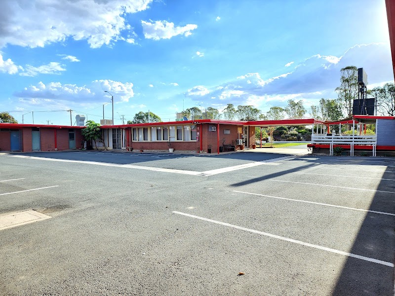 Finley Motel by the lake
