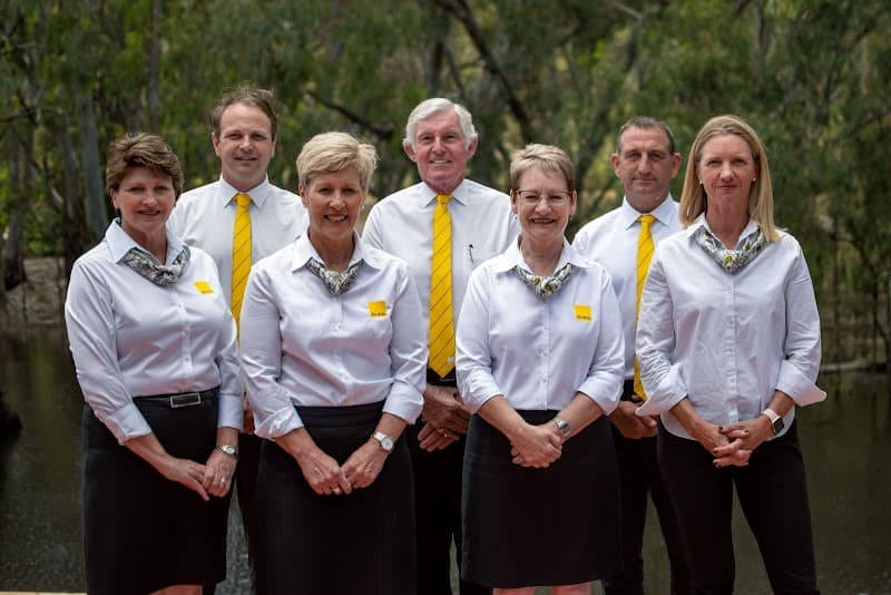 RAY WHITE DENILIQUIN